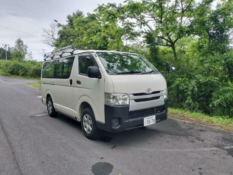 TOYOTA HIACE VAN