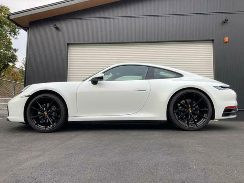 911