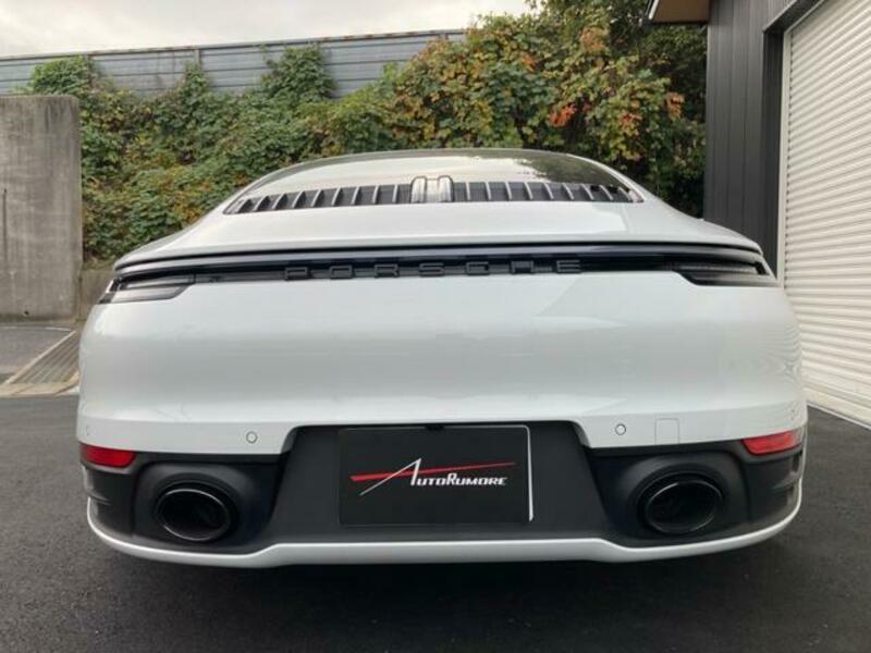 911