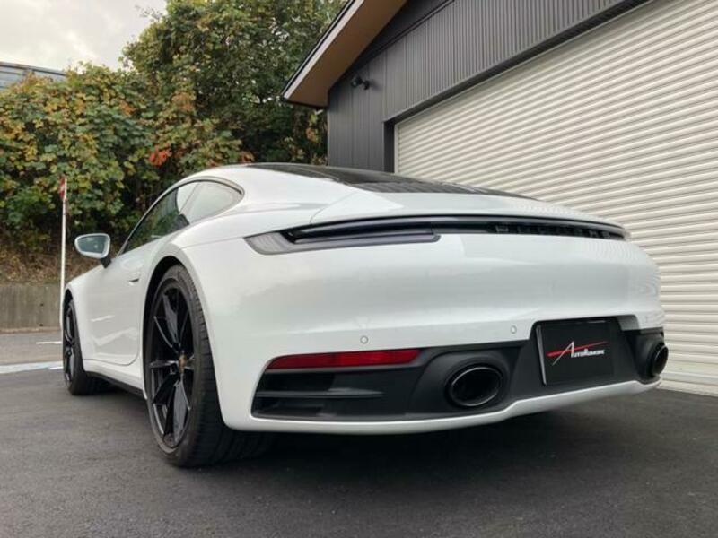 911