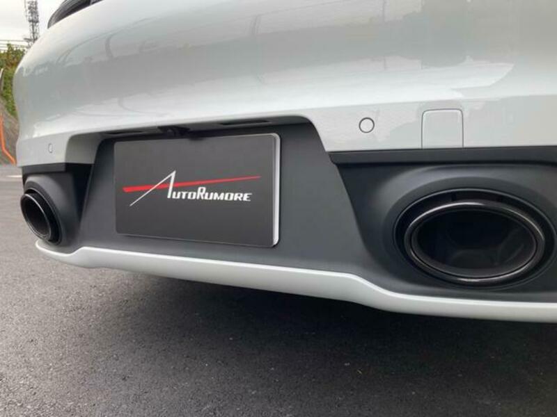 911