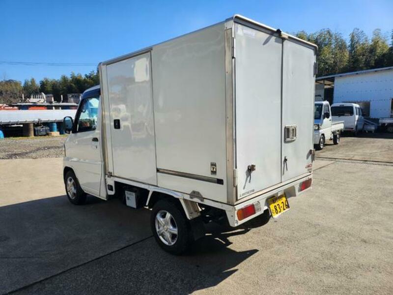 MINICAB TRUCK