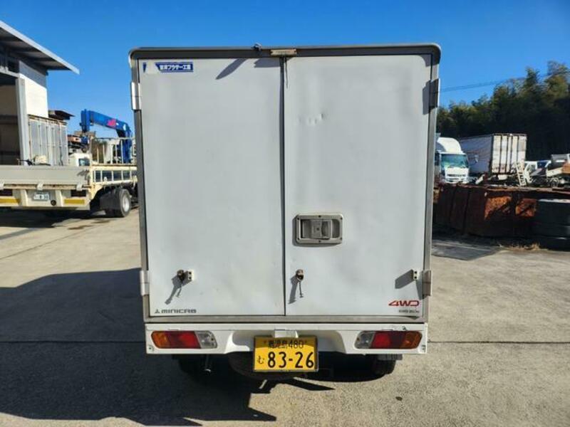 MINICAB TRUCK