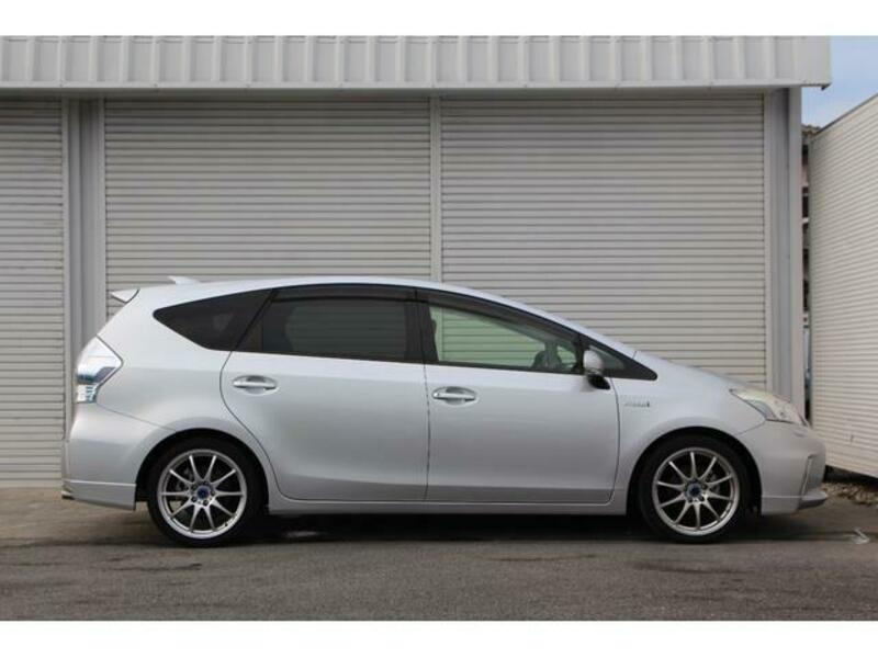 PRIUS ALPHA