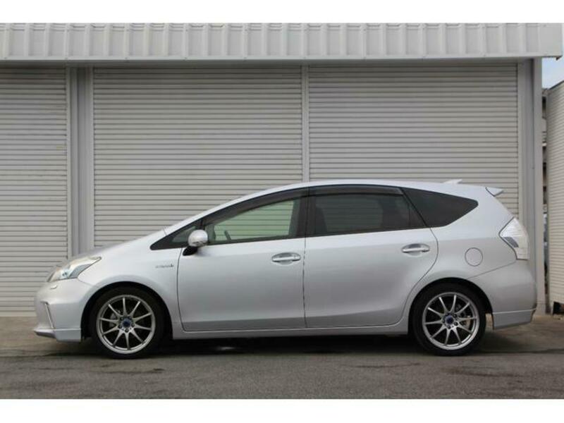 PRIUS ALPHA