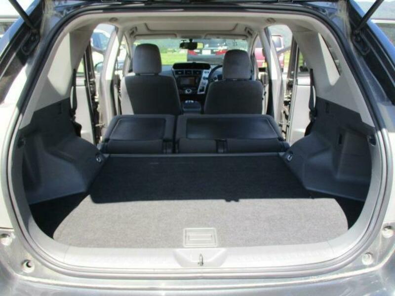 PRIUS ALPHA