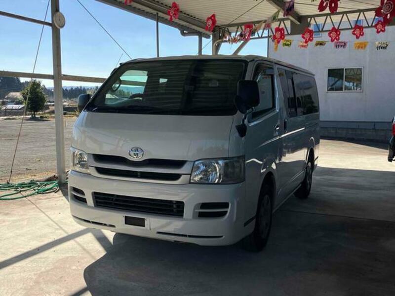 TOYOTA HIACE VAN
