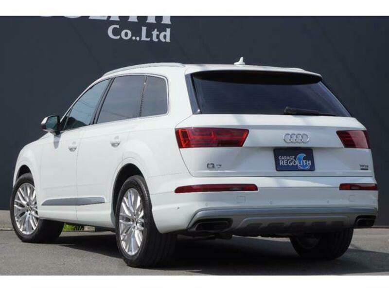 Q7