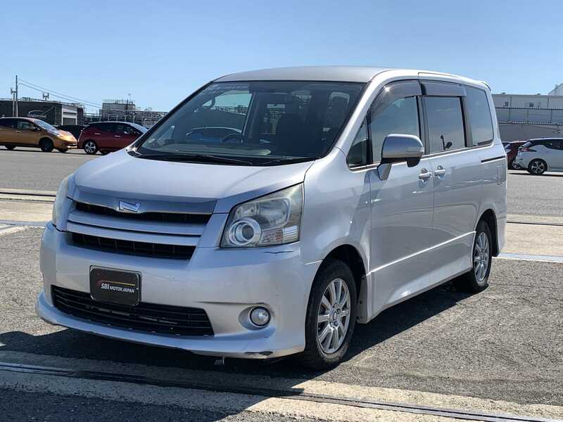 TOYOTA NOAH