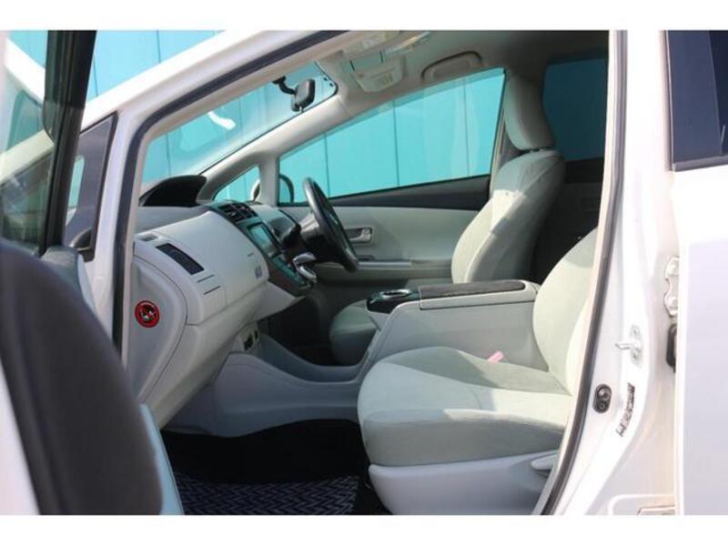PRIUS ALPHA