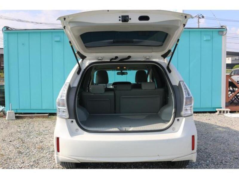 PRIUS ALPHA