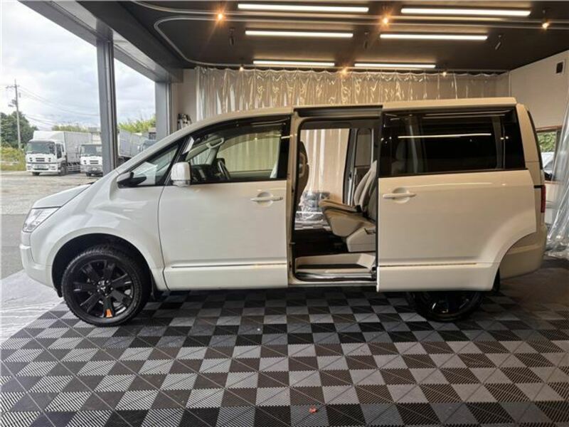 DELICA D5