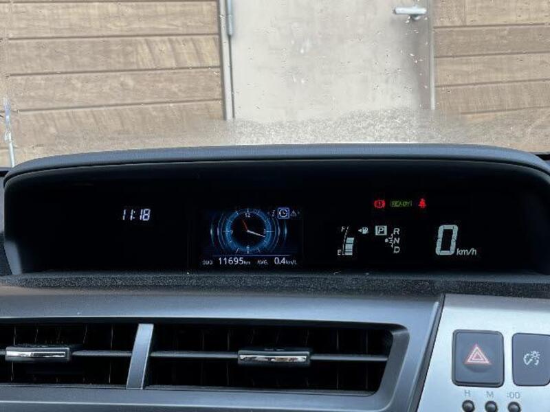 PRIUS ALPHA