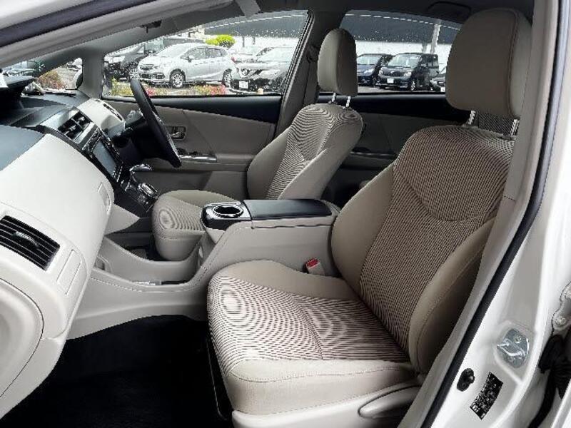 PRIUS ALPHA