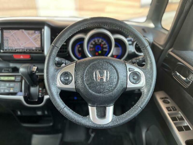 N BOX CUSTOM