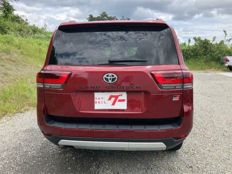 LAND CRUISER