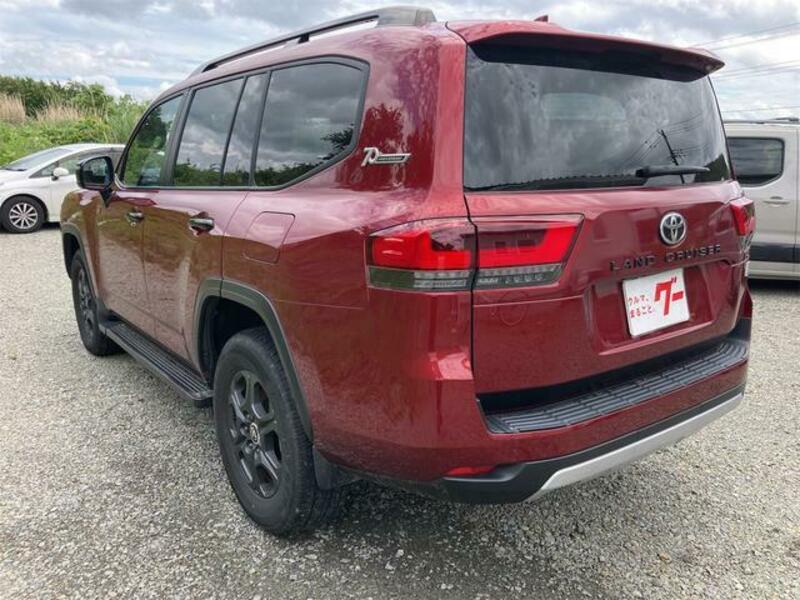 LAND CRUISER