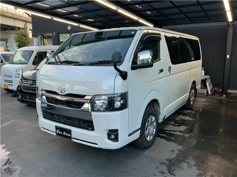 TOYOTA HIACE