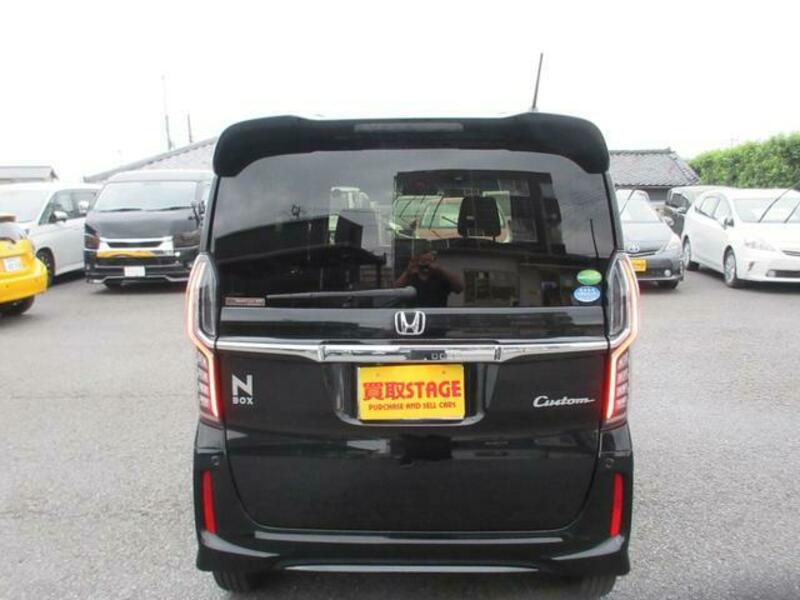 N BOX CUSTOM