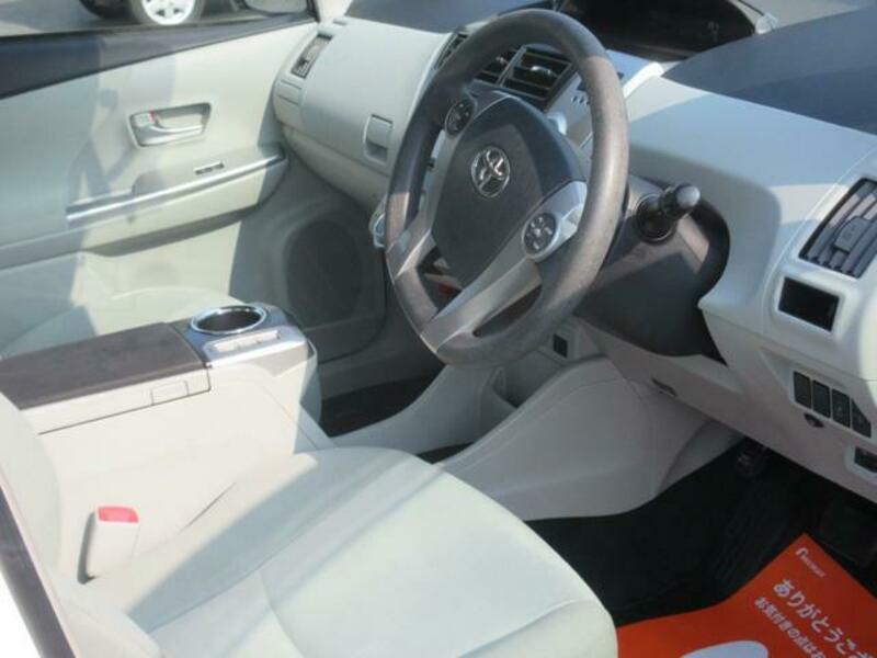 PRIUS ALPHA