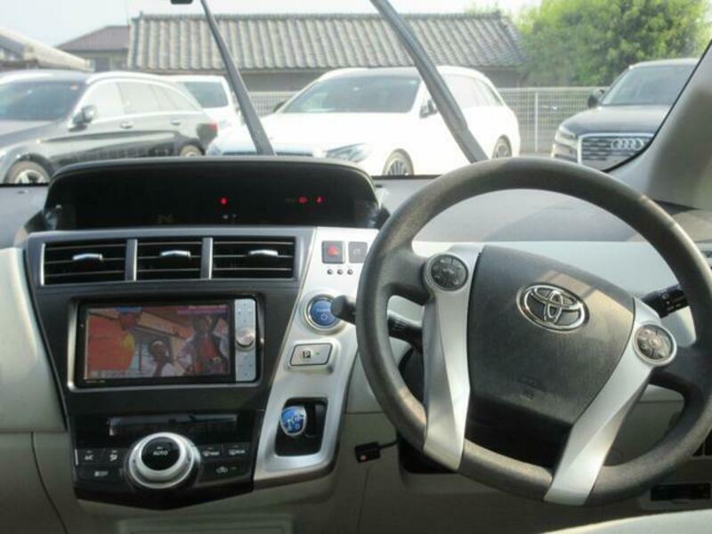 PRIUS ALPHA