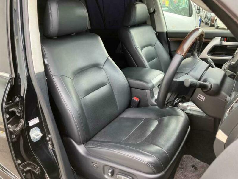 LAND CRUISER