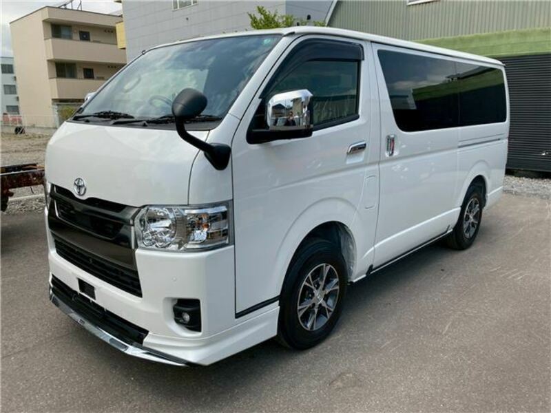 TOYOTA HIACE VAN