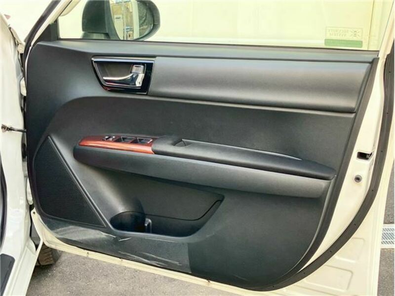 COROLLA AXIO