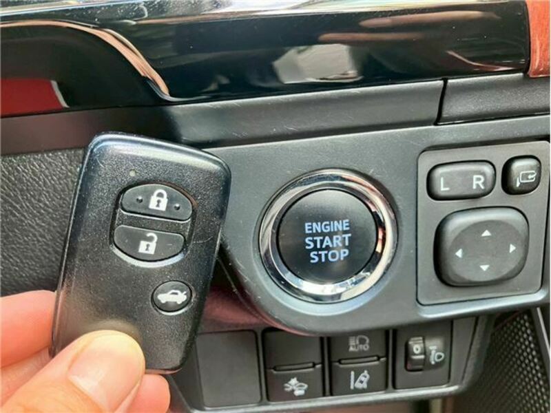 COROLLA AXIO