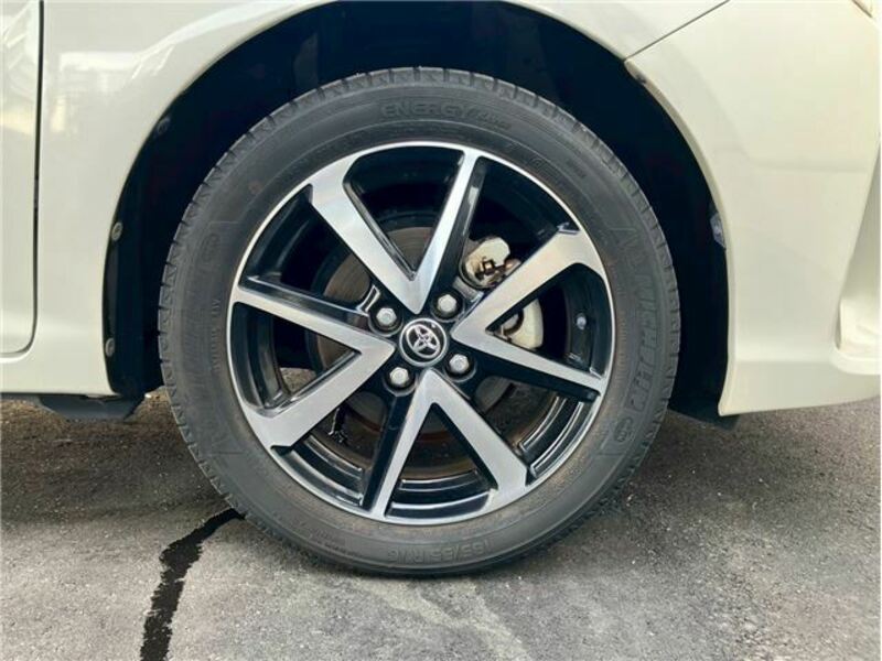 COROLLA AXIO