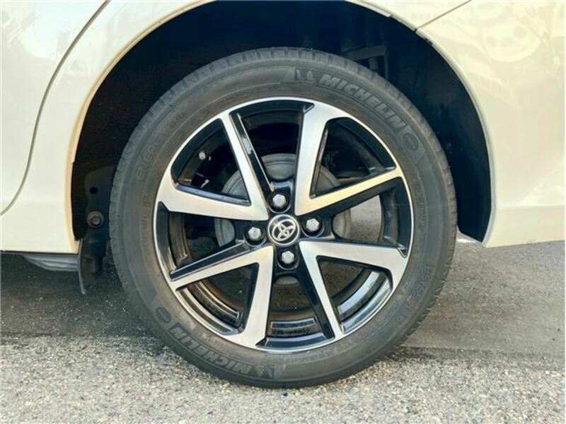 COROLLA AXIO
