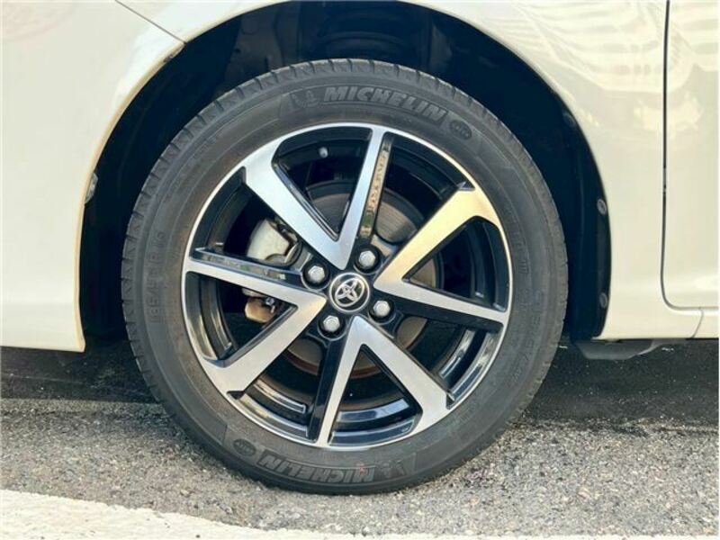 COROLLA AXIO