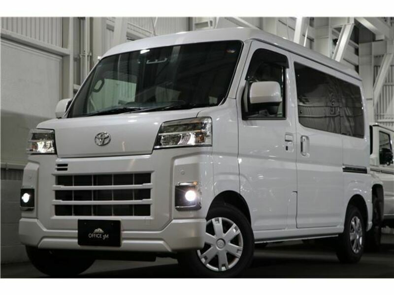 TOYOTA PIXIS VAN