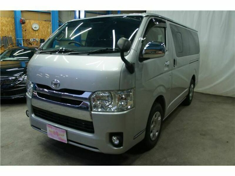 TOYOTA HIACE