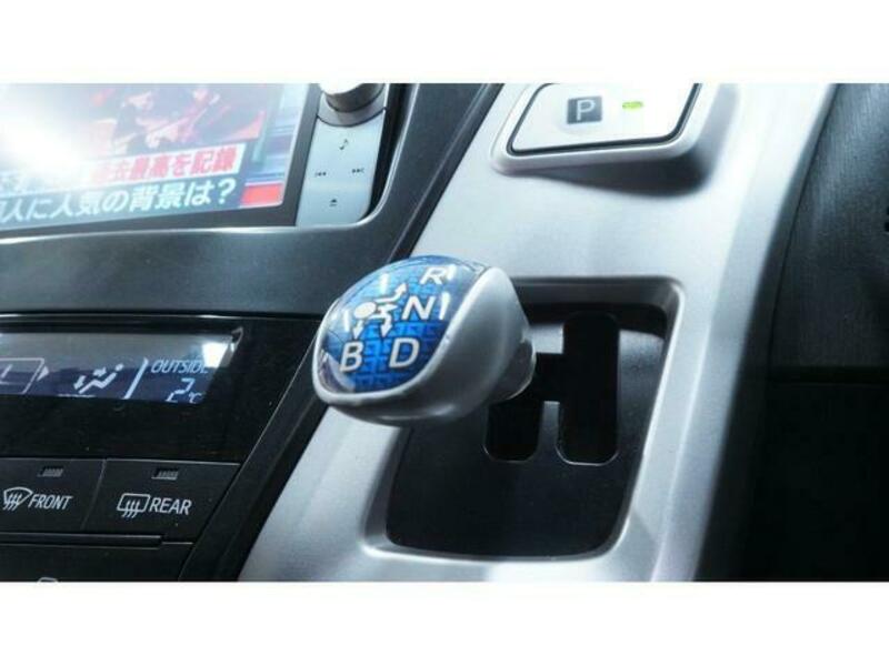 PRIUS ALPHA
