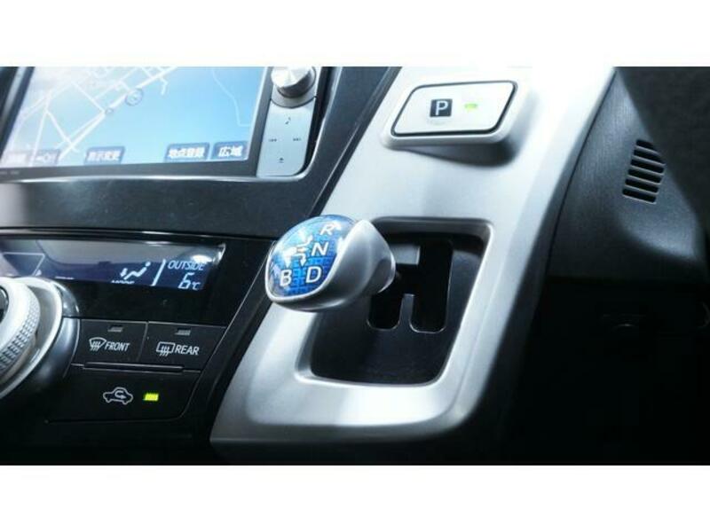 PRIUS ALPHA