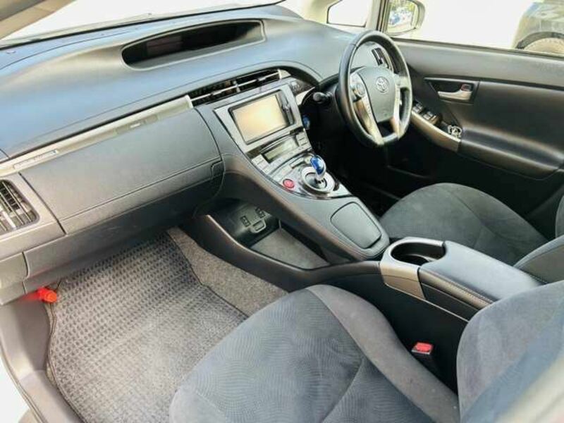 PRIUS PHV