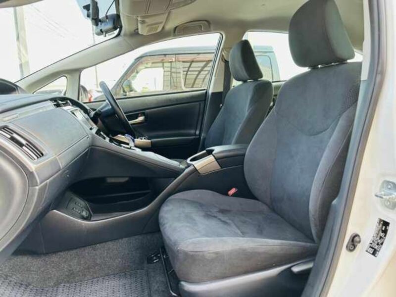 PRIUS PHV