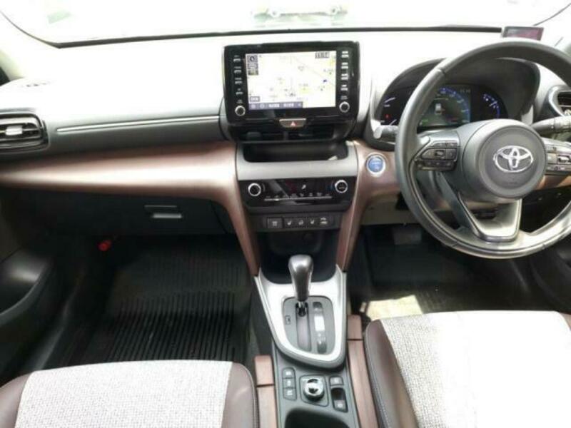 YARIS CROSS