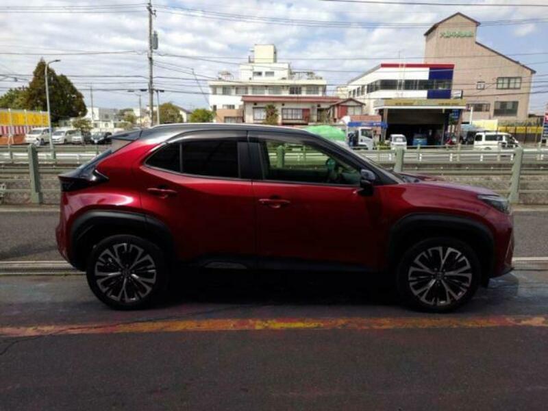 YARIS CROSS