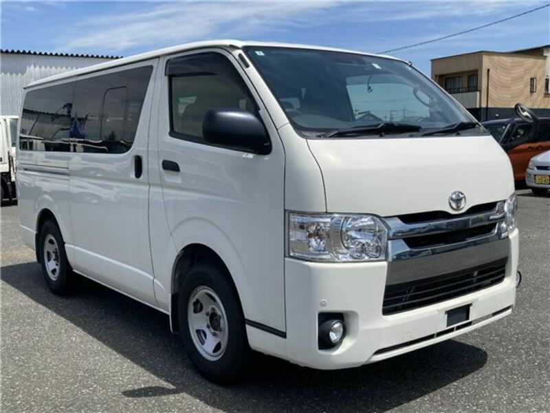 TOYOTA HIACE