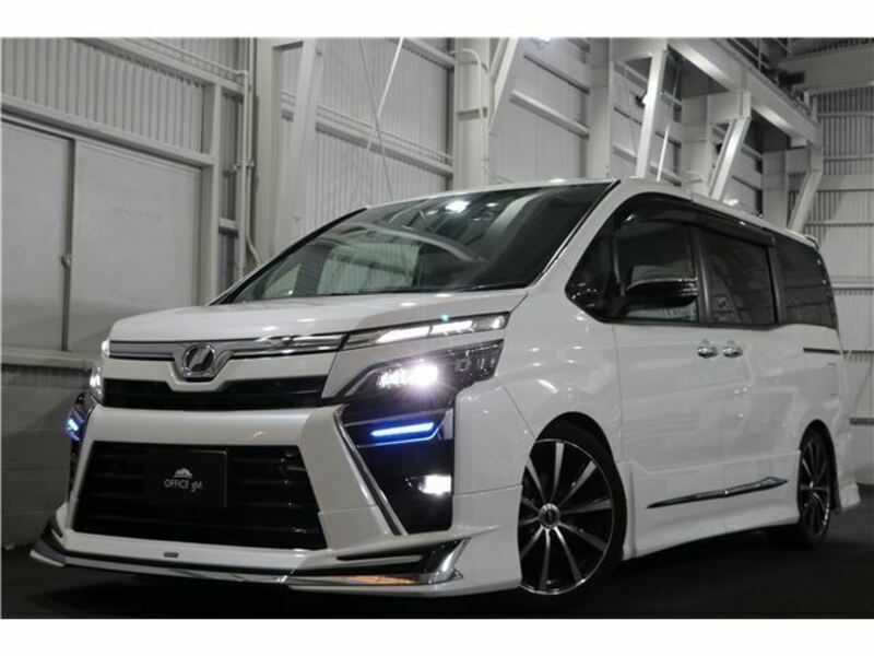 TOYOTA VOXY