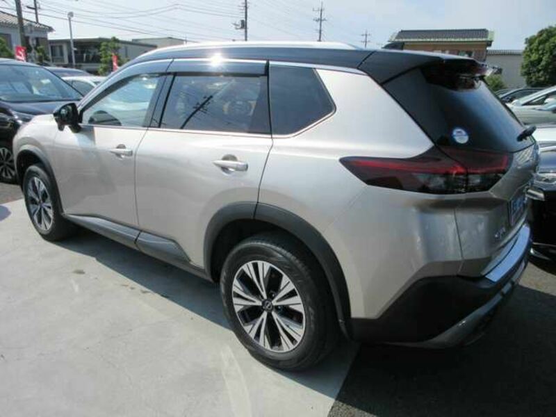 X-TRAIL