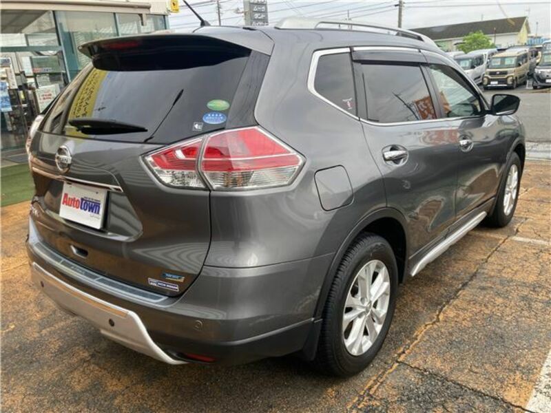 X-TRAIL