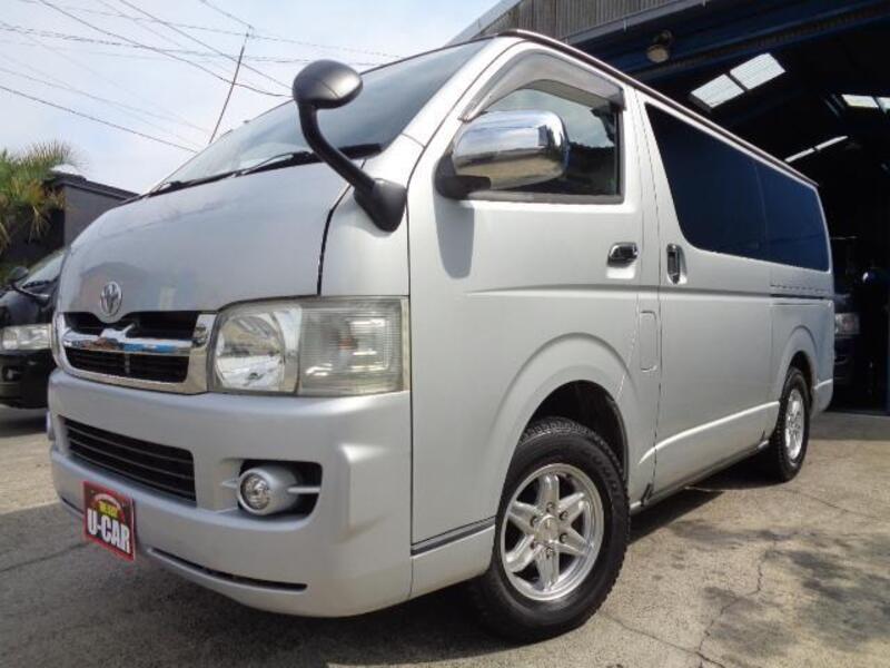 TOYOTA HIACE VAN