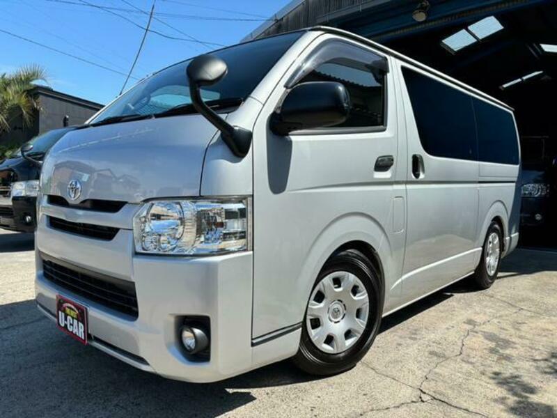 TOYOTA HIACE VAN