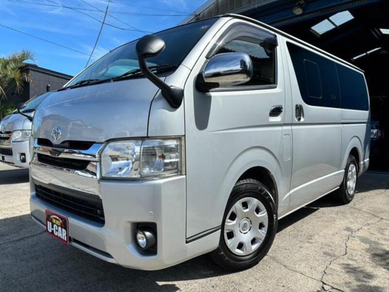 TOYOTA HIACE VAN
