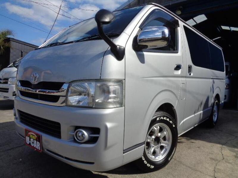 TOYOTA HIACE VAN