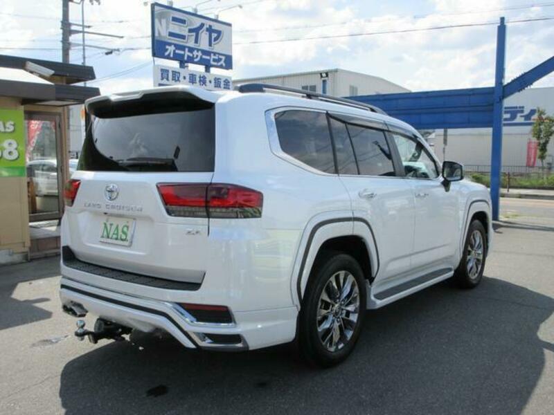 LAND CRUISER
