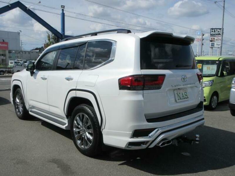 LAND CRUISER